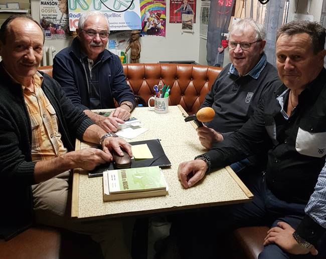 Photoequipe.jpg (60 KB)